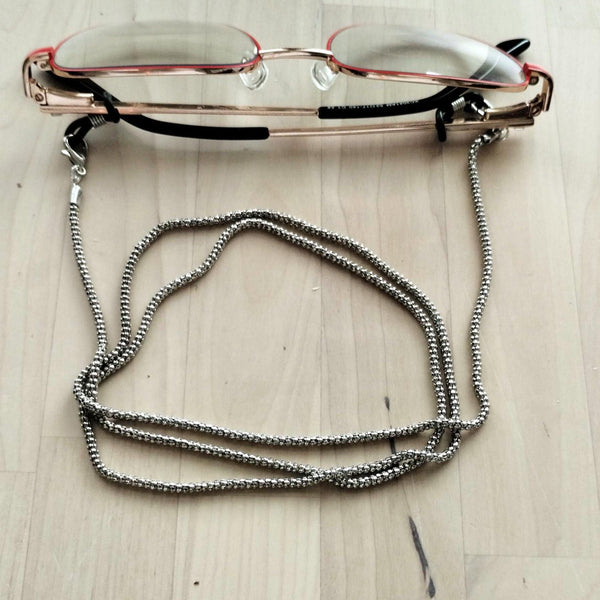 Minimalist Silver Eyeglass Chain – Unisex Glasses & Sunglasses Holder Strap