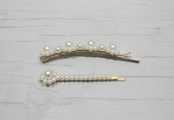 Pearl wedding bobby pins for the bride.