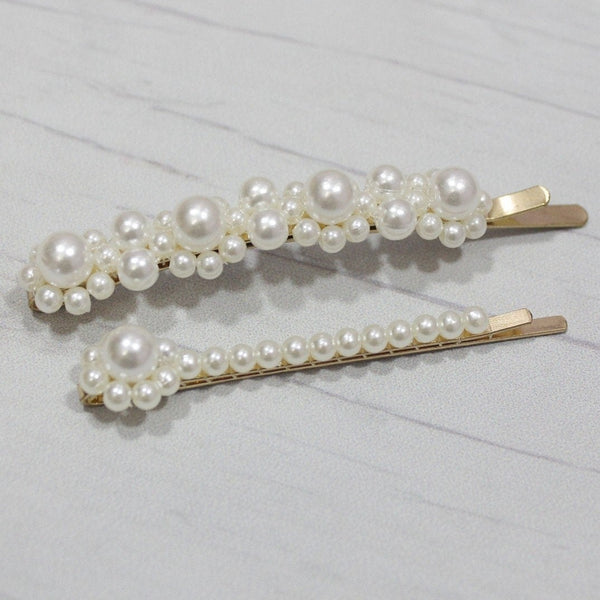 Pearl wedding bobby pins for the bride.