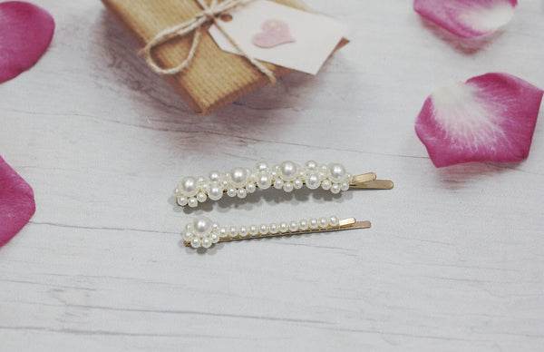 Pearl wedding bobby pins for the bride.