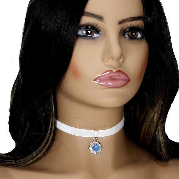 Velvet necklace collar