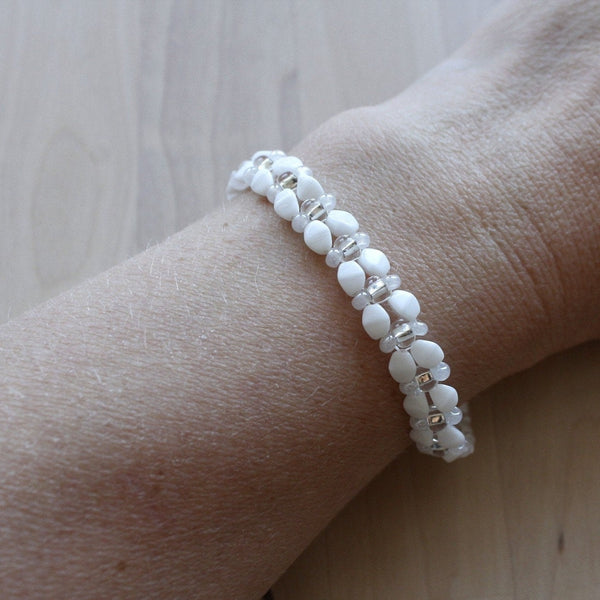Elegant white beaded bracelet