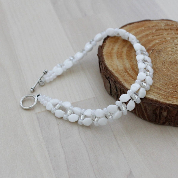 Elegant white beaded bracelet