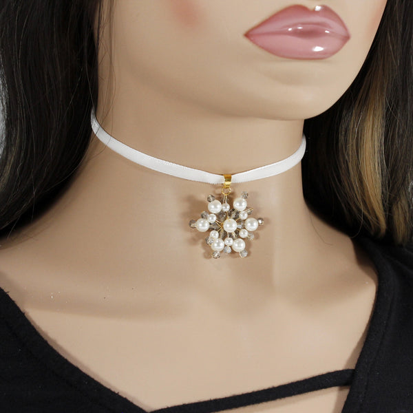 Enchantment white snowflake jewelry set - choker necklace with charm and earrings