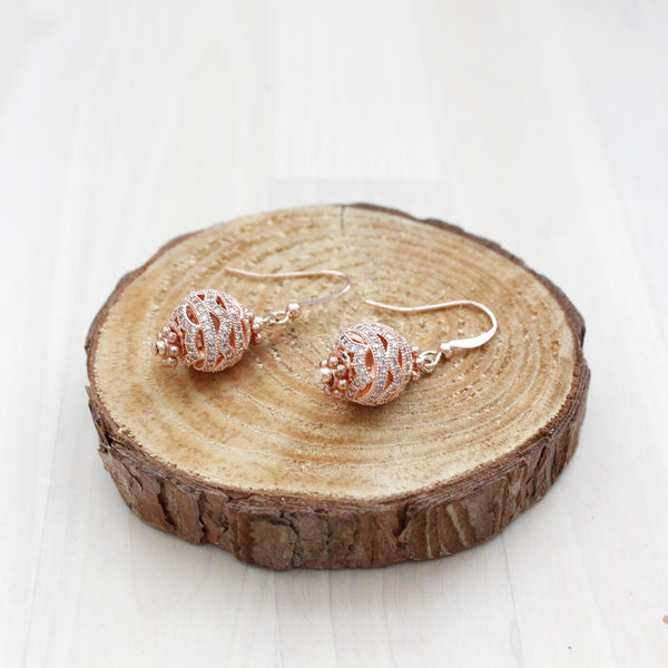 Rose-gold dangle earrings for woman