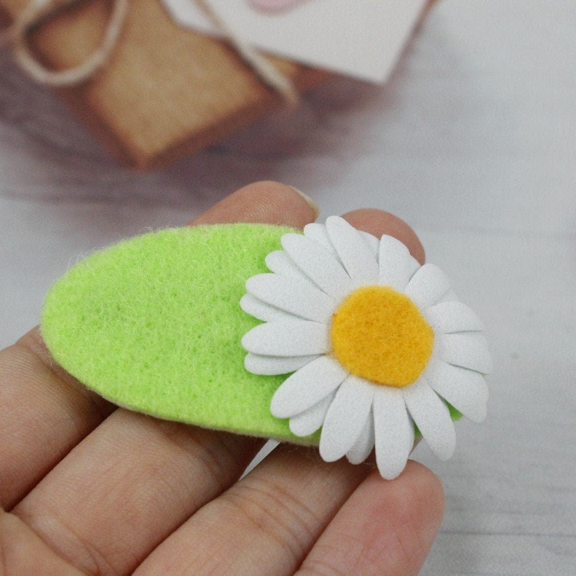 Set of 2 daisy click clack snap hair clip for girls