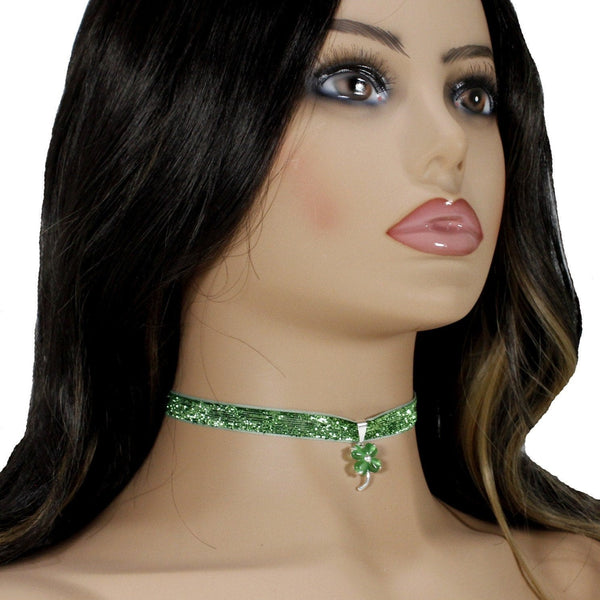 Shiny green velvet choker necklace with lucky charm