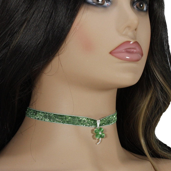 Shiny green velvet choker necklace with lucky charm